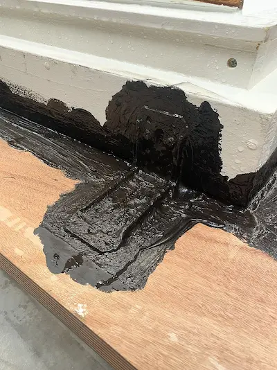 izolacja przy świetliku dachowym